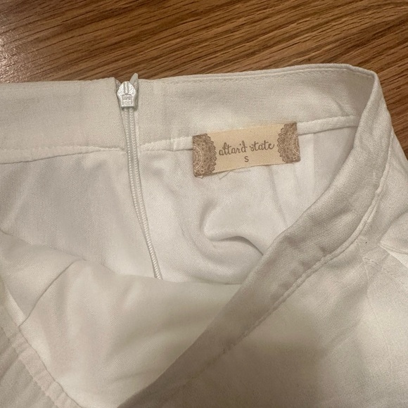 White Ruffle Hem Shorts - Picture 4 of 4